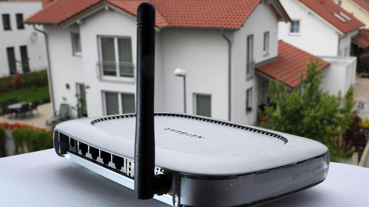 Andere drahtlose Geräte überprüfen: Überprüfen Sie, ob andere drahtlose Geräte in der Nähe das Netzwerk stören könnten. Schalten Sie sie gegebenenfalls aus oder entfernen Sie sie aus der Nähe des Routers.
Experten um Hilfe bitten: Wenn alle Lösungen fehlschlagen, wenden Sie sich an einen Netzwerkexperten oder den Kundendienst Ihres Internetanbieters, um weitere Unterstützung zu erhalten.