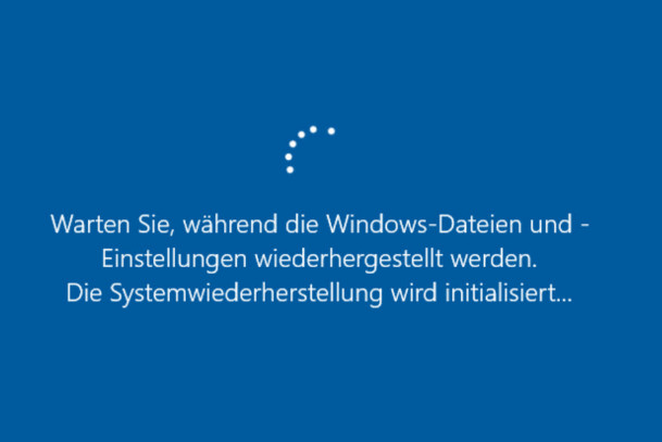 Der Laptop wird den Wiederherstellungsvorgang automatisch durchführen.
Es kann einige Zeit dauern, bis die Wiederherstellung abgeschlossen ist. Warten Sie geduldig.