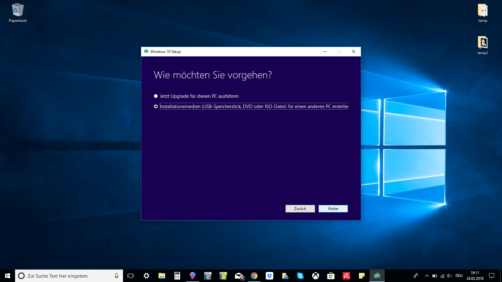 Erstellen Sie eine Sicherungskopie aller wichtigen Dateien.
Erstellen Sie ein Windows 10 Installationsmedium (USB oder DVD).