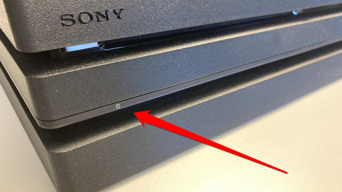 Halten Sie den Power-Button an Ihrer PlayStation-Konsole gedrückt, bis sie vollständig heruntergefahren ist.
Warten Sie einige Minuten und schalten Sie die Konsole dann wieder ein.