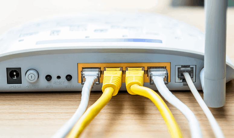 Starten Sie den Router neu: Schalten Sie den Router aus, warten Sie einige Sekunden und schalten Sie ihn wieder ein.
Erstellen Sie eine neue WLAN-Verbindung: Gehen Sie zurück zum Netzwerk- und Freigabecenter und klicken Sie auf "Neue Verbindung oder neues Netzwerk einrichten".