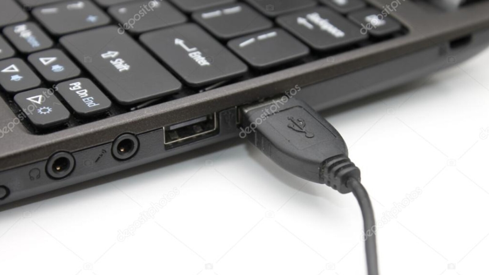 Stecken Sie die Tastatur in einen anderen USB-Port, um sicherzustellen, dass der aktuelle Port nicht defekt ist.
Überprüfen Sie, ob andere Geräte ordnungsgemäß an den USB-Ports funktionieren.