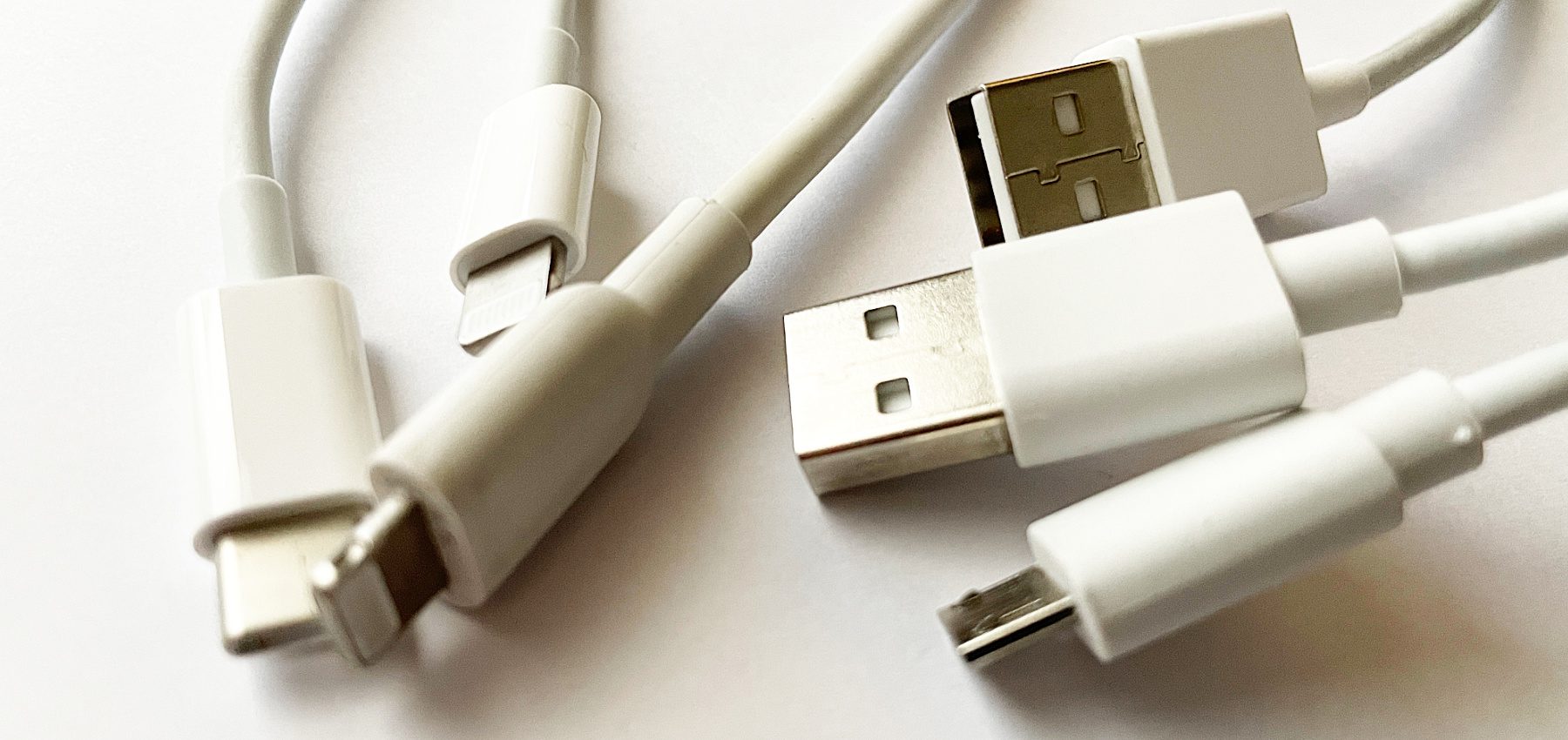 Überprüfen Sie, ob das USB-Kabel Original von Apple ist und keine Probleme verursacht.
Aktualisieren Sie Ihre iTunes-Version, falls verfügbar, um mögliche Kompatibilitätsprobleme zu beheben.