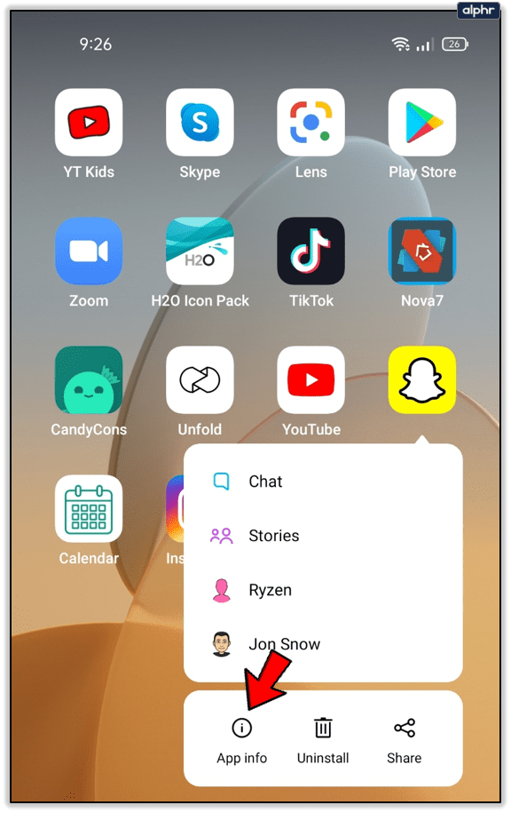 Wählen Sie Snapchat aus der Liste der installierten Apps.
Tappen Sie auf "Cache leeren" und "Daten löschen".